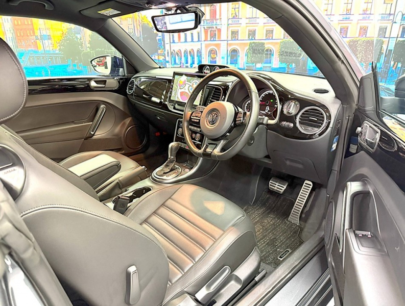 フォルクスワーゲン ザ・ビートル 2.0Rライン マイスター　黒革/エアサス/シートヒーター/禁煙 中古車