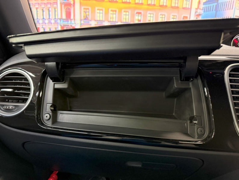 フォルクスワーゲン ザ・ビートル 2.0Rライン マイスター　黒革/エアサス/シートヒーター/禁煙 中古車