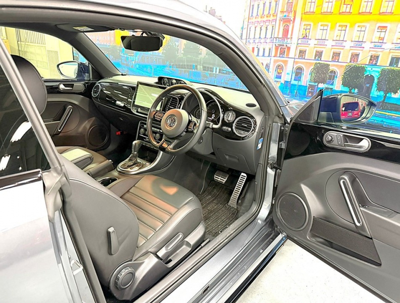 フォルクスワーゲン ザ・ビートル 2.0Rライン マイスター　黒革/エアサス/シートヒーター/禁煙 中古車