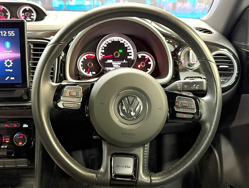 フォルクスワーゲン ザ・ビートル 2.0Rライン マイスター　黒革/エアサス/シートヒーター/禁煙 中古車