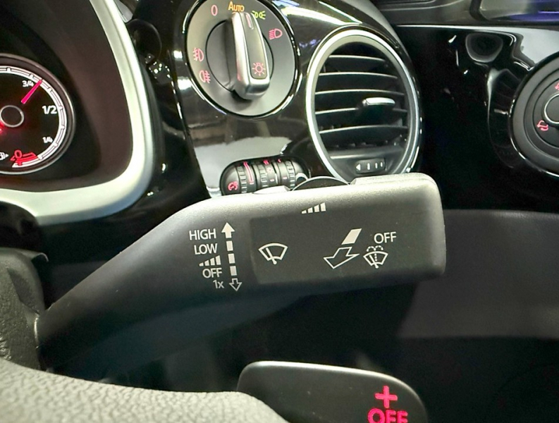 フォルクスワーゲン ザ・ビートル 2.0Rライン マイスター　黒革/エアサス/シートヒーター/禁煙 中古車