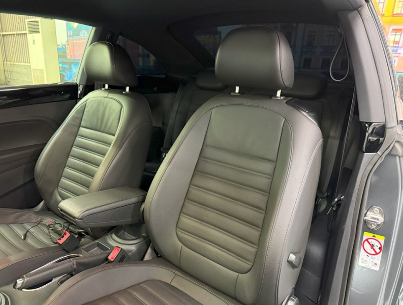 フォルクスワーゲン ザ・ビートル 2.0Rライン マイスター　黒革/エアサス/シートヒーター/禁煙 中古車