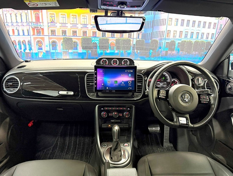 フォルクスワーゲン ザ・ビートル 2.0Rライン マイスター　黒革/エアサス/シートヒーター/禁煙 中古車