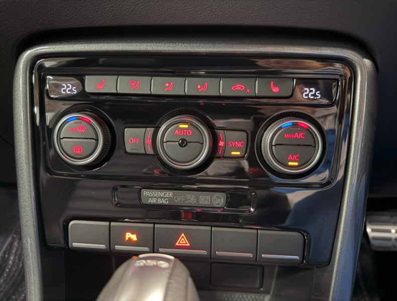 フォルクスワーゲン ザ・ビートル 2.0Rライン マイスター　黒革/エアサス/シートヒーター/禁煙 中古車