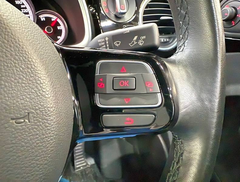 フォルクスワーゲン ザ・ビートル 2.0Rライン マイスター　黒革/エアサス/シートヒーター/禁煙 中古車