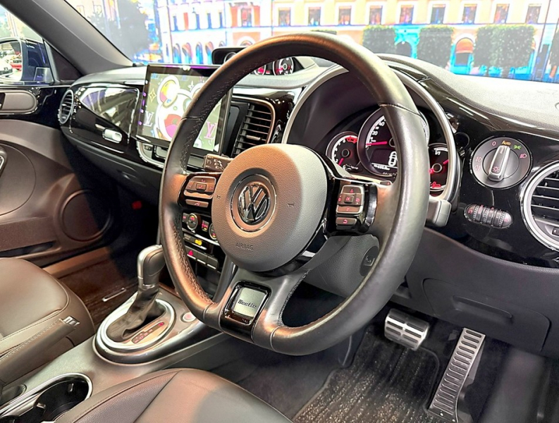 フォルクスワーゲン ザ・ビートル 2.0Rライン マイスター　黒革/エアサス/シートヒーター/禁煙 中古車