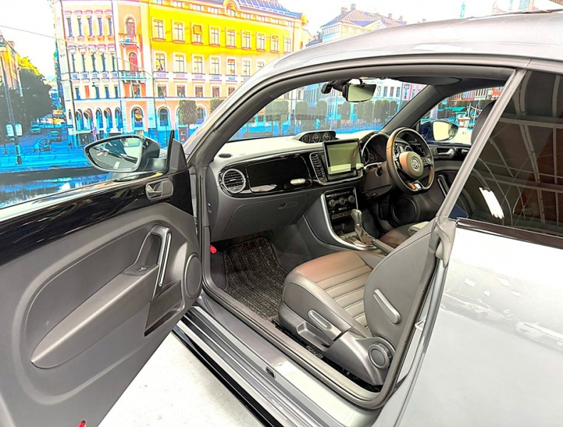 フォルクスワーゲン ザ・ビートル 2.0Rライン マイスター　黒革/エアサス/シートヒーター/禁煙 中古車