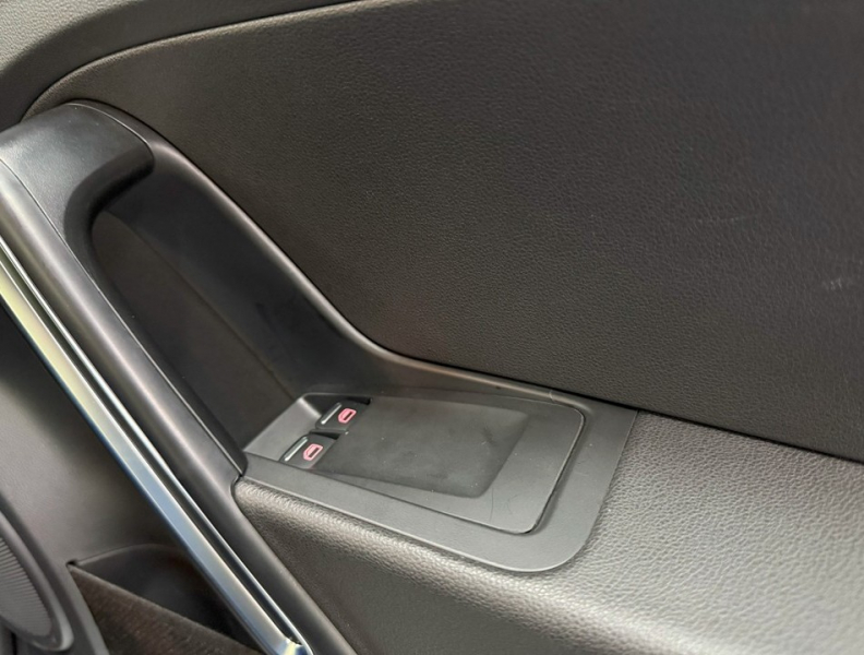 フォルクスワーゲン ザ・ビートル 2.0Rライン マイスター　黒革/エアサス/シートヒーター/禁煙 中古車