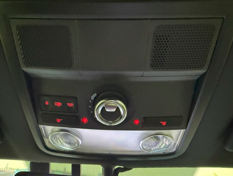 フォルクスワーゲン ザ・ビートル 2.0Rライン マイスター　黒革/エアサス/シートヒーター/禁煙 中古車