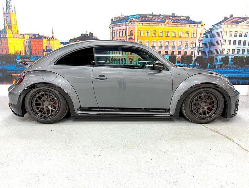 フォルクスワーゲン ザ・ビートル 2.0Rライン マイスター　黒革/エアサス/シートヒーター/禁煙 中古車