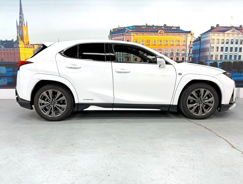 レクサス(US) その他 UX 　250h Fスポーツ 4WD　TRDエアロ/SR/赤革/禁煙車/HUD 中古車