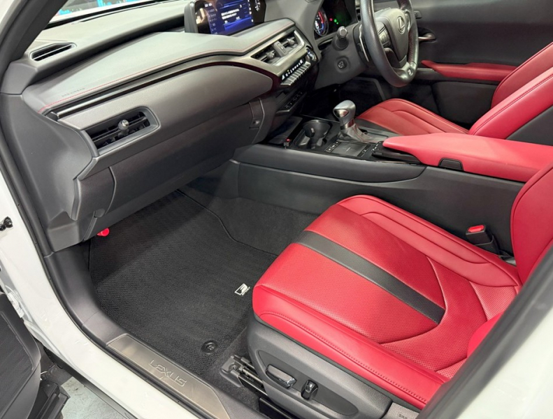 レクサス(US) その他 UX 　250h Fスポーツ 4WD　TRDエアロ/SR/赤革/禁煙車/HUD 中古車