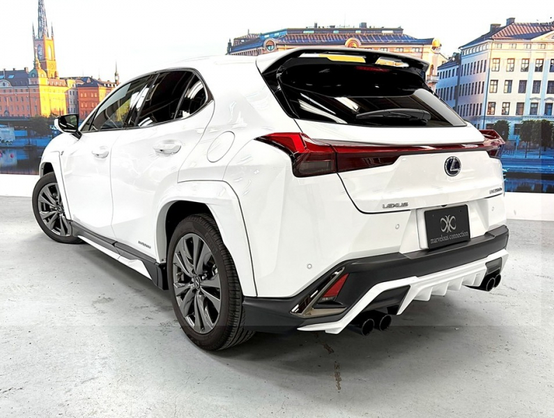 レクサス(US) その他 UX 　250h Fスポーツ 4WD　TRDエアロ/SR/赤革/禁煙車/HUD 中古車