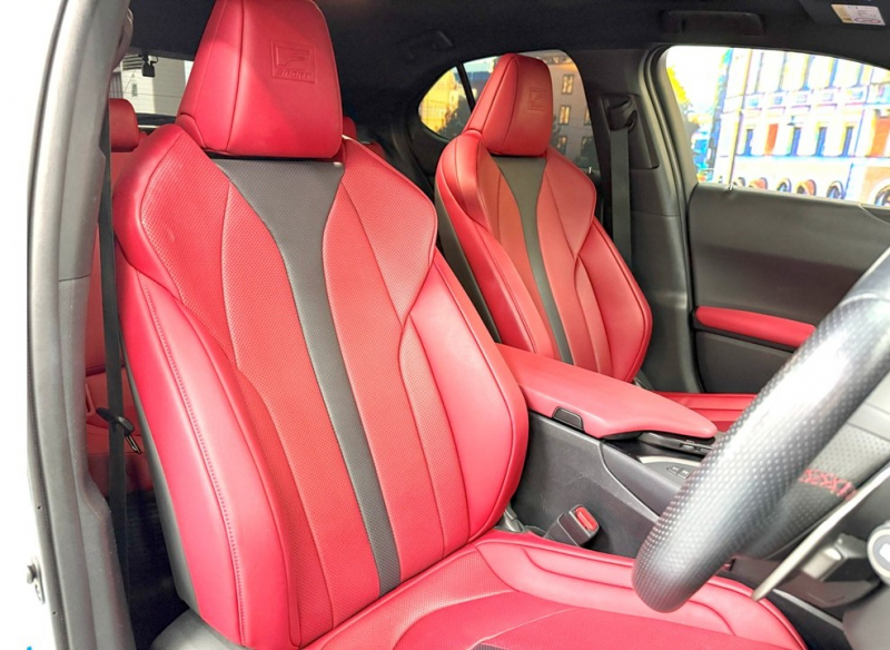 レクサス(US) その他 UX 　250h Fスポーツ 4WD　TRDエアロ/SR/赤革/禁煙車/HUD 中古車