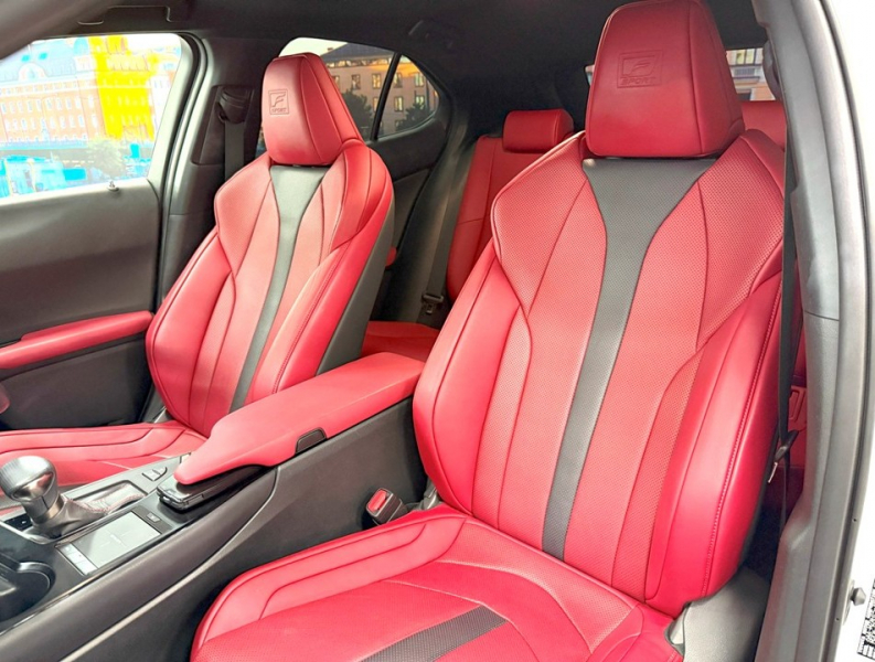 レクサス(US) その他 UX 　250h Fスポーツ 4WD　TRDエアロ/SR/赤革/禁煙車/HUD 中古車