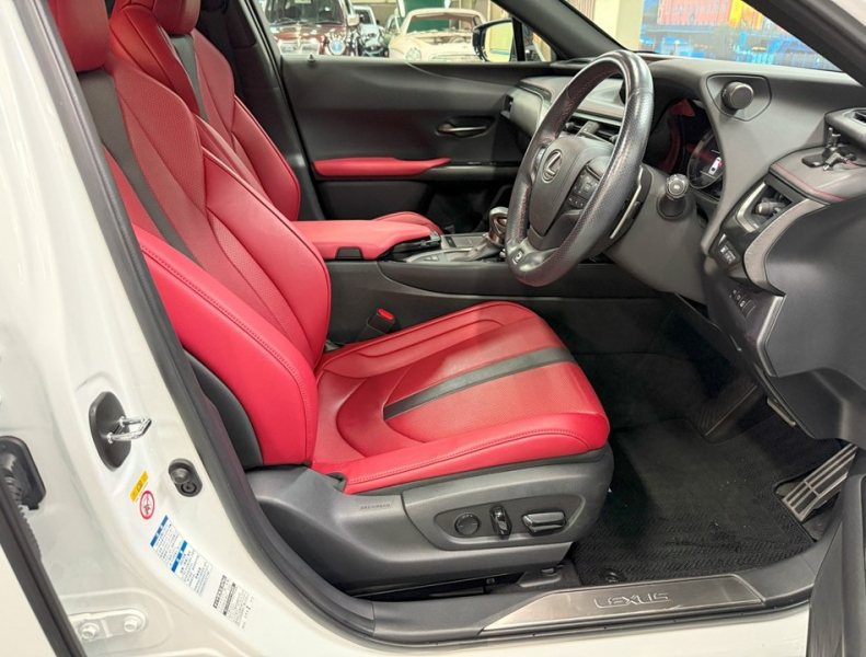 レクサス(US) その他 UX 　250h Fスポーツ 4WD　TRDエアロ/SR/赤革/禁煙車/HUD 中古車