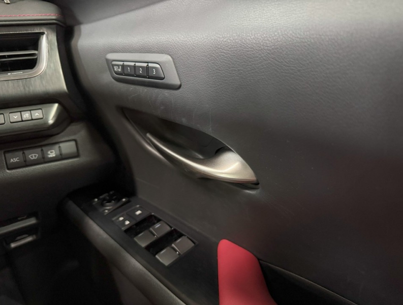 レクサス(US) その他 UX 　250h Fスポーツ 4WD　TRDエアロ/SR/赤革/禁煙車/HUD 中古車