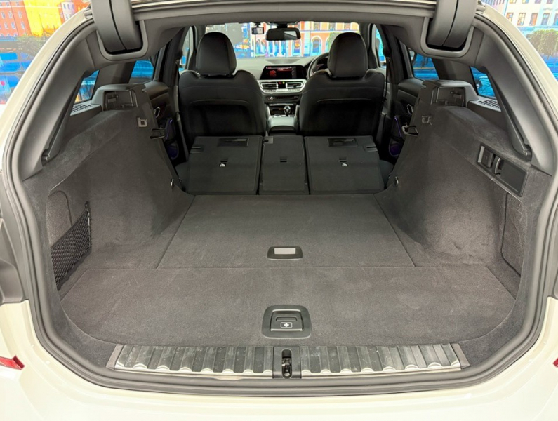 BMW 3シリーズ 320iツーリングMスポーツ　全周囲カメラ/純正18AW/LED/ACC/カープレイ 中古車