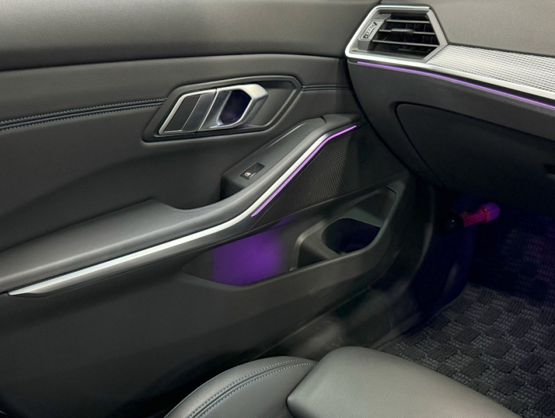 BMW 3シリーズ 320iツーリングMスポーツ　全周囲カメラ/純正18AW/LED/ACC/カープレイ 中古車