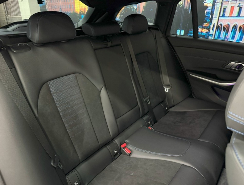 BMW 3シリーズ 320iツーリングMスポーツ　全周囲カメラ/純正18AW/LED/ACC/カープレイ 中古車