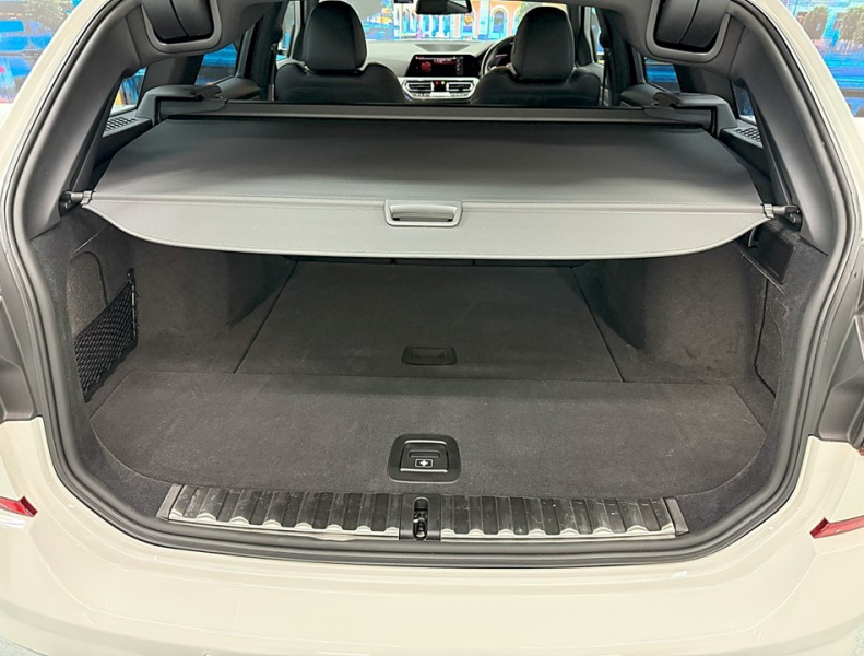 BMW 3シリーズ 320iツーリングMスポーツ　全周囲カメラ/純正18AW/LED/ACC/カープレイ 中古車