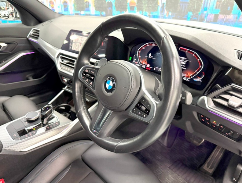 BMW 3シリーズ 320iツーリングMスポーツ　全周囲カメラ/純正18AW/LED/ACC/カープレイ 中古車