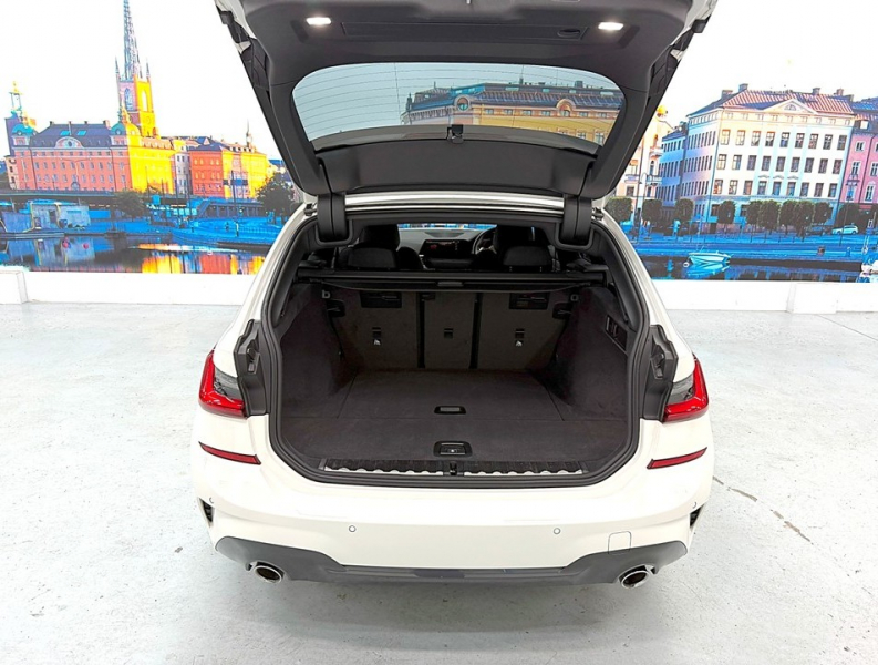 BMW 3シリーズ 320iツーリングMスポーツ　全周囲カメラ/純正18AW/LED/ACC/カープレイ 中古車