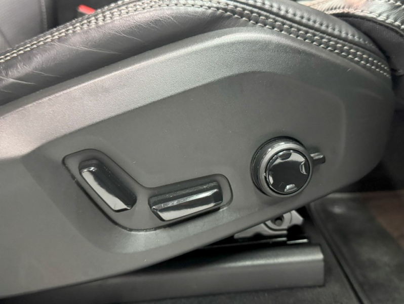 ボルボ XC90 T6 AWD インスクリプション 4WD 運転支援/SR/黒革/ACC/HUD/エアサス/禁煙車 中古車