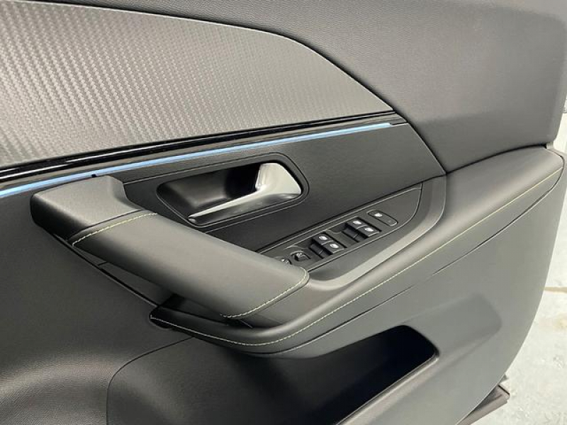 プジョー 2008 GTライン　LED/半革/ACC/禁煙車/リアカメラ/ETC/ 中古車