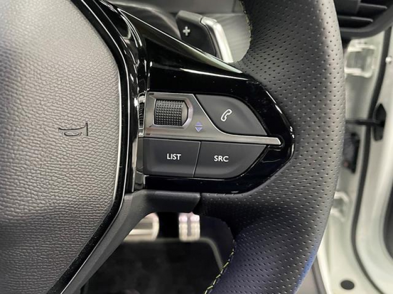 プジョー 2008 GTライン　LED/半革/ACC/禁煙車/リアカメラ/ETC/ 中古車