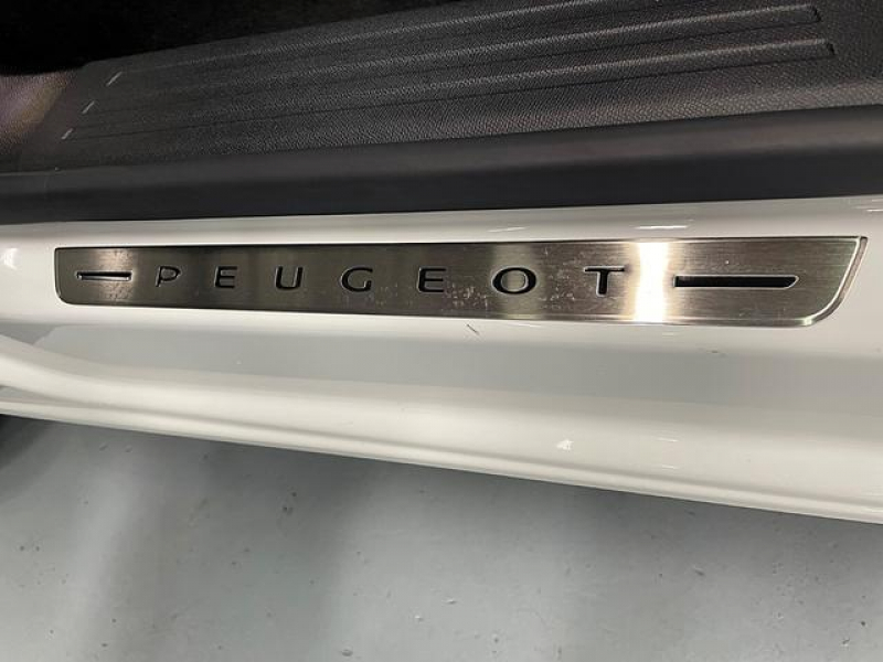 プジョー 2008 GTライン　LED/半革/ACC/禁煙車/リアカメラ/ETC/ 中古車