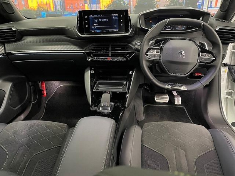 プジョー 2008 GTライン　LED/半革/ACC/禁煙車/リアカメラ/ETC/ 中古車