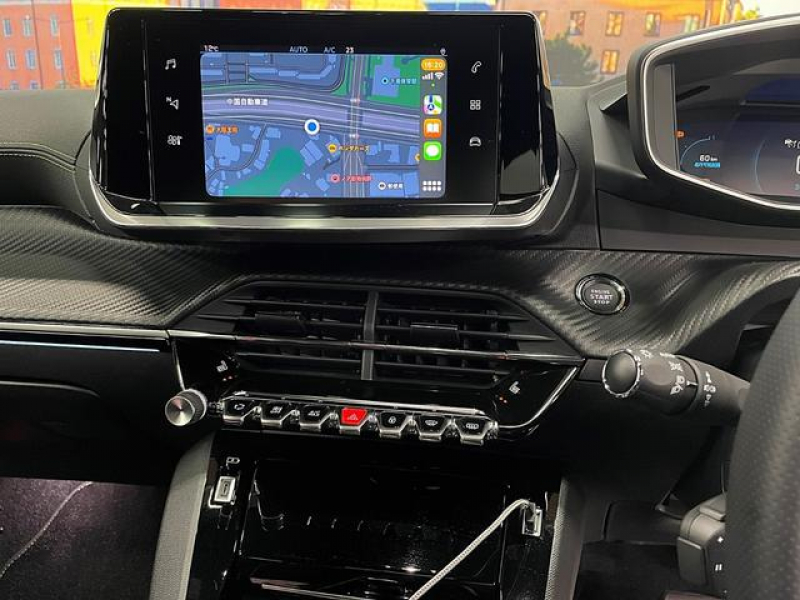 プジョー 2008 GTライン　LED/半革/ACC/禁煙車/リアカメラ/ETC/ 中古車