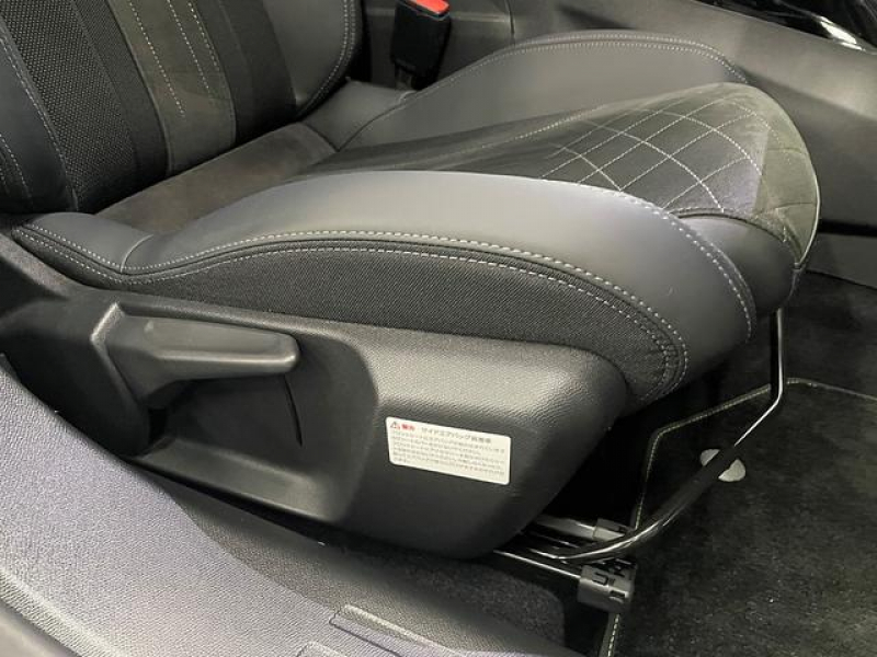 プジョー 2008 GTライン　LED/半革/ACC/禁煙車/リアカメラ/ETC/ 中古車