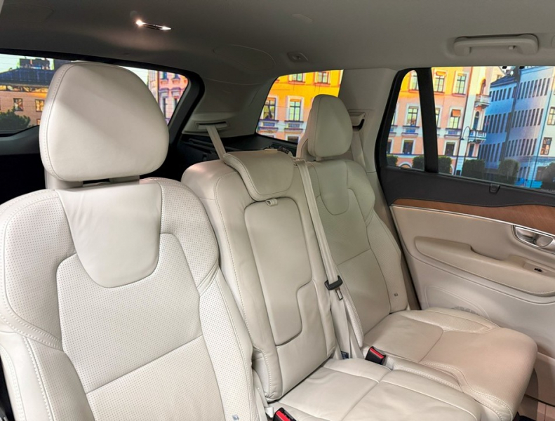 ボルボ XC90 D5 AWD インスクリプション 4WD　ハーマン/運転支援/白革/ACC/HUD/後期/禁煙 中古車