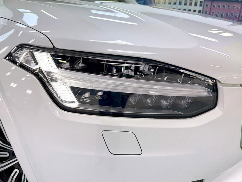 ボルボ XC90 D5 AWD インスクリプション 4WD　ハーマン/運転支援/白革/ACC/HUD/後期/禁煙 中古車