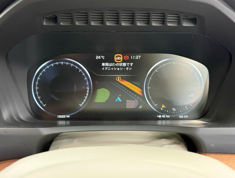 ボルボ XC90 D5 AWD インスクリプション 4WD　ハーマン/運転支援/白革/ACC/HUD/後期/禁煙 中古車