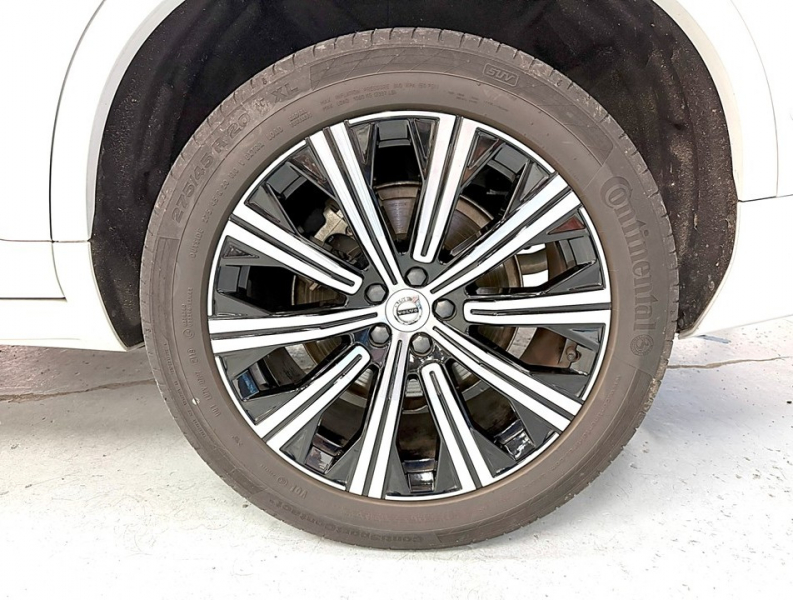 ボルボ XC90 D5 AWD インスクリプション 4WD　ハーマン/運転支援/白革/ACC/HUD/後期/禁煙 中古車