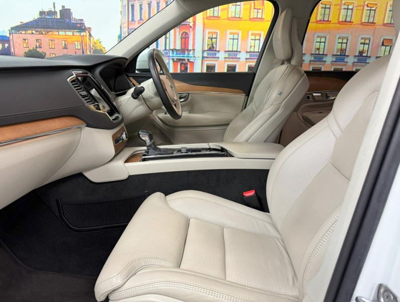 ボルボ XC90 D5 AWD インスクリプション 4WD　ハーマン/運転支援/白革/ACC/HUD/後期/禁煙 中古車