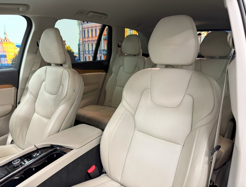 ボルボ XC90 D5 AWD インスクリプション 4WD　ハーマン/運転支援/白革/ACC/HUD/後期/禁煙 中古車