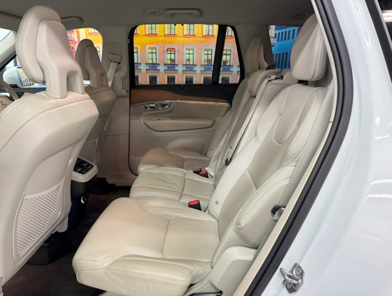 ボルボ XC90 D5 AWD インスクリプション 4WD　ハーマン/運転支援/白革/ACC/HUD/後期/禁煙 中古車