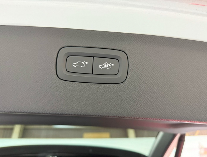 ボルボ XC90 D5 AWD インスクリプション 4WD　ハーマン/運転支援/白革/ACC/HUD/後期/禁煙 中古車