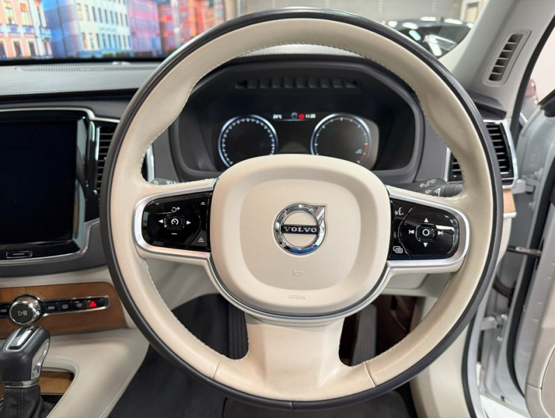 ボルボ XC90 D5 AWD インスクリプション 4WD　ハーマン/運転支援/白革/ACC/HUD/後期/禁煙 中古車