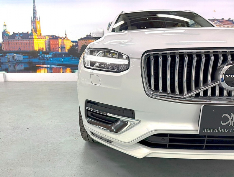 ボルボ XC90 D5 AWD インスクリプション 4WD　ハーマン/運転支援/白革/ACC/HUD/後期/禁煙 中古車