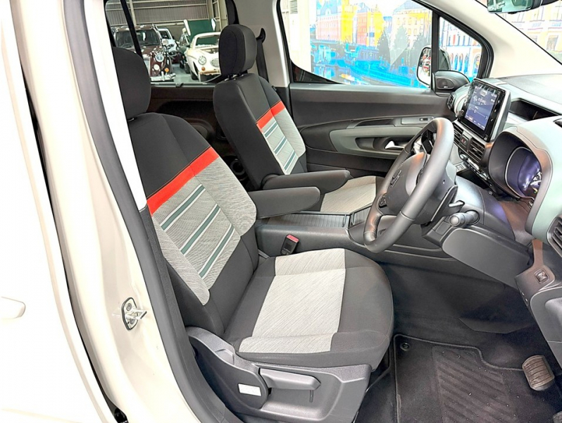 シトロエン ベルランゴ シャインXTRパック　ディーゼルターボ/禁煙車/ACC/衝突軽減/AW 中古車