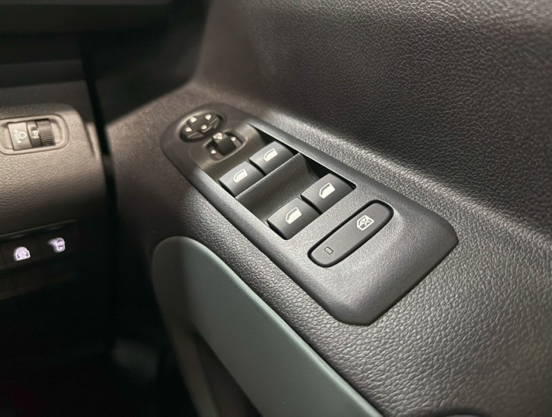 シトロエン ベルランゴ シャインXTRパック　ディーゼルターボ/禁煙車/ACC/衝突軽減/AW 中古車