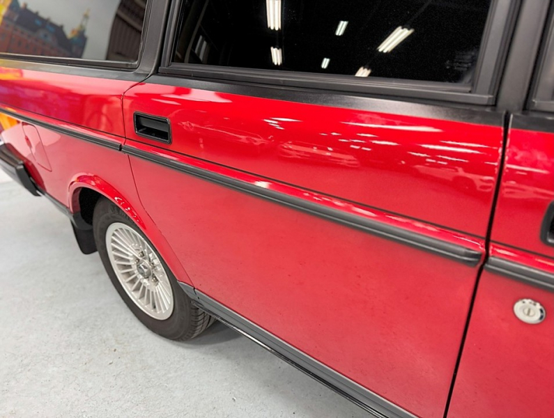 ボルボ 240 240エステート クラシック　コロナAW/黒革/ETC/ナビ/クラシック/禁煙 中古車