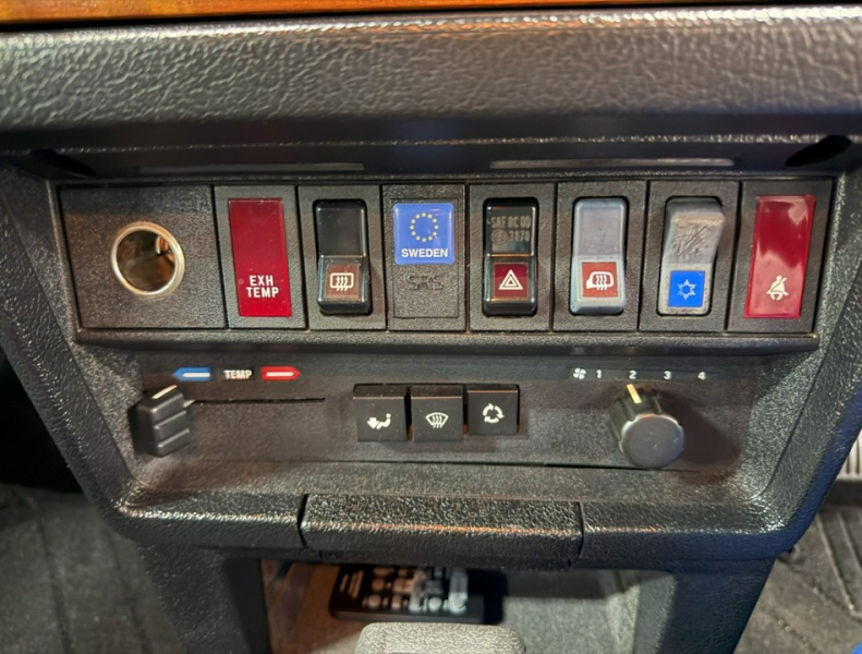 ボルボ 240 240エステート クラシック　コロナAW/黒革/ETC/ナビ/クラシック/禁煙 中古車