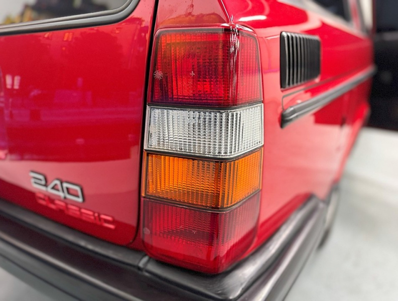 ボルボ 240 240エステート クラシック　コロナAW/黒革/ETC/ナビ/クラシック/禁煙 中古車