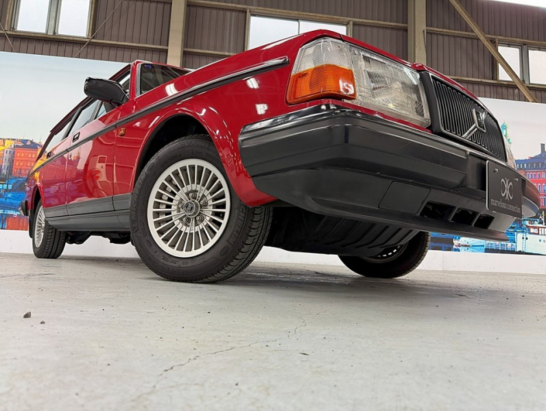 ボルボ 240 240エステート クラシック　コロナAW/黒革/ETC/ナビ/クラシック/禁煙 中古車